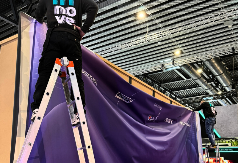 Pack retail coordinado con kitting por ubicación y entregas sincronizadas