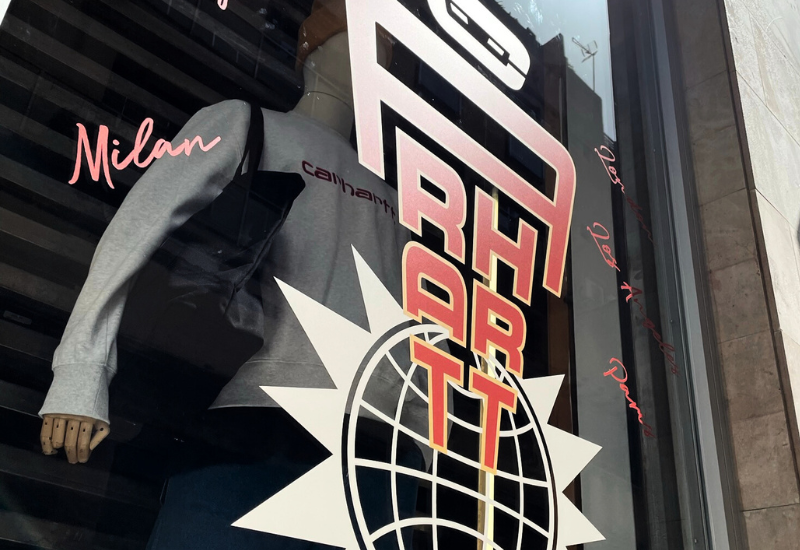 Rotulación y vinilo aplicado en gráfica de gran formato